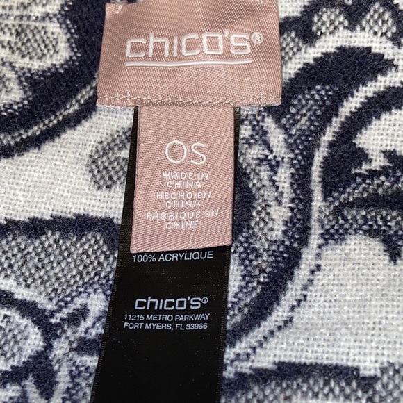 Chico’s Blue Black and White Bold Paisley Print Fringed Edging Acrylic Scarf - Picture 4 of 5